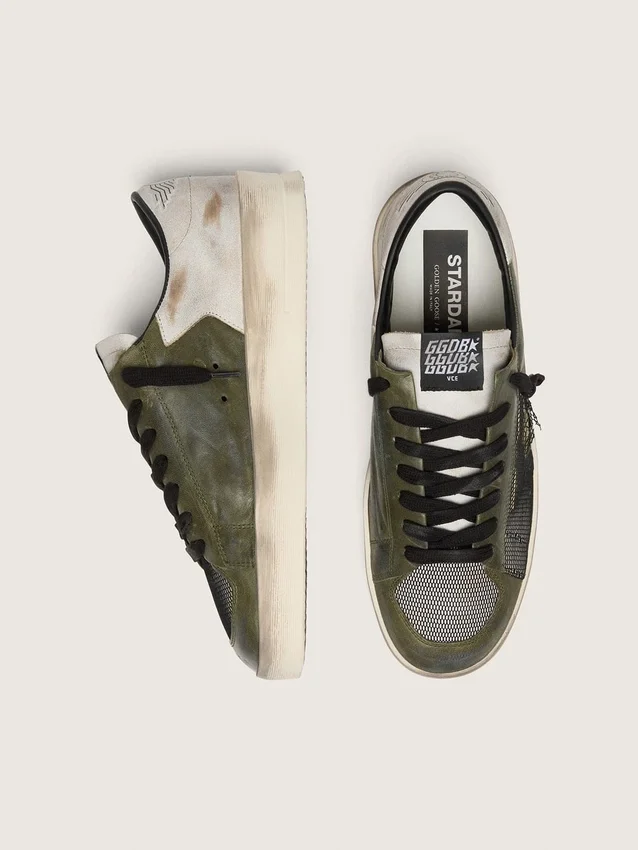 Modèle Stardan LTD pour homme en cuir blanc et vert olive, avec empiècement en maille noire et étoile en cuir jaune