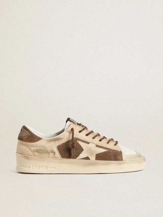 Modèle Stardan pour femme en daim vert militaire et cuir de poney beige, avec une étoile en daim beige