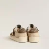 Modèle Stardan pour femme en daim vert militaire et cuir de poney beige, avec une étoile en daim beige