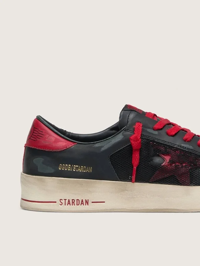 Modèle Stardan pour homme en cuir noir avec étoile rouge, empiècements en mesh noir et en cuir rouge