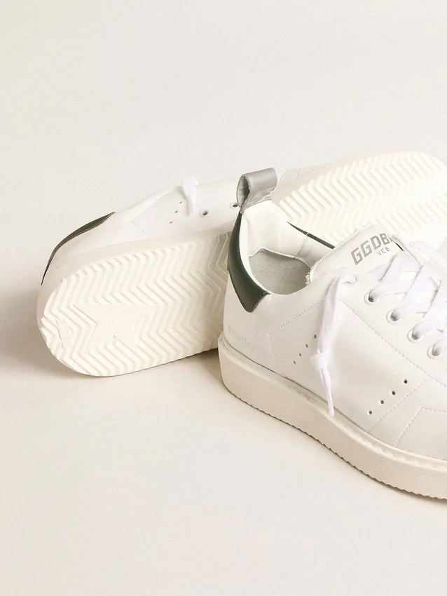 Modèle Starter d’origine bio avec languette de talon en cuir vert