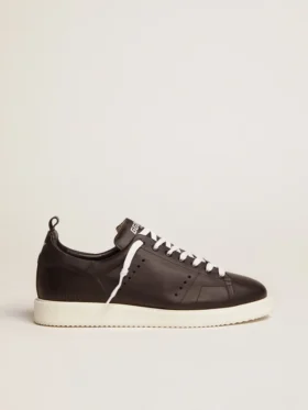 Modèle Starter pour homme en cuir avec une étoile imprimée sur la languette du talon