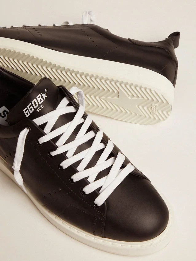 Modèle Starter pour homme en cuir avec une étoile imprimée sur la languette du talon