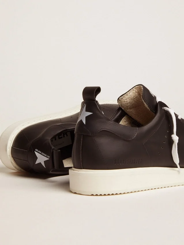 Modèle Starter pour homme en cuir avec une étoile imprimée sur la languette du talon