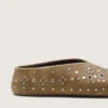 Modèle Tierra pour femme en daim kaki avec clous argentés