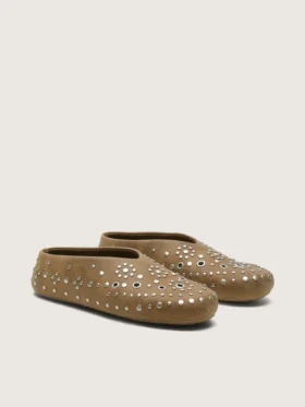 Modèle Tierra pour homme en daim kaki avec clous argentés
