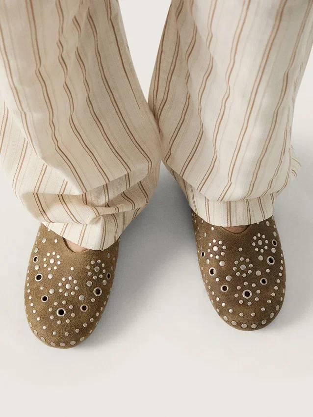 Modèle Tierra pour homme en daim kaki avec clous argentés
