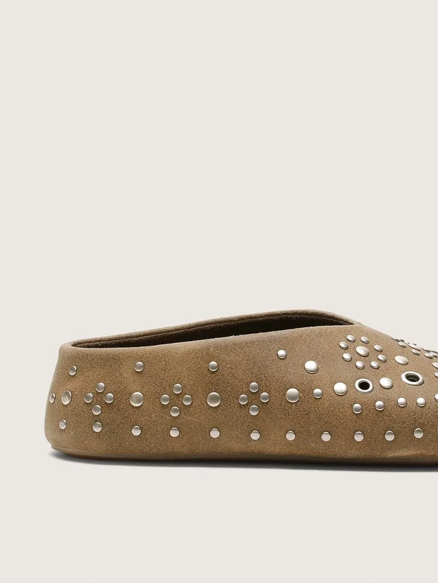 Modèle Tierra pour homme en daim kaki avec clous argentés