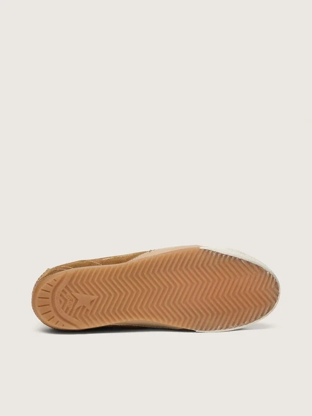 Modèle True-Star pour femme en daim couleur tabac avec étoile blanche et languette de talon platine