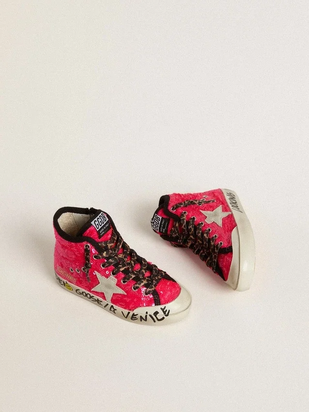 Modèle Young Francy à paillettes, avec étoile en daim gris glacier et lacets à imprimé animalier