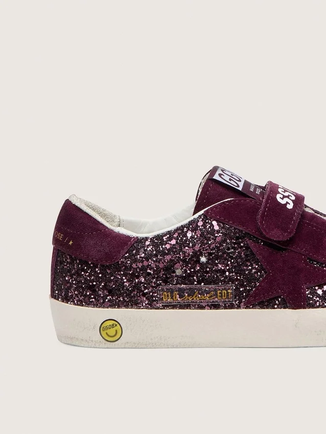 Modèle « Young Old School » en paillettes bordeaux avec étoile et languette au talon en daim bordeaux