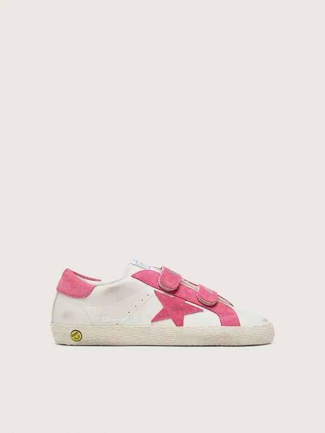 Modèle « Young Old School » en cuir crème avec étoile et empiècements en daim rose