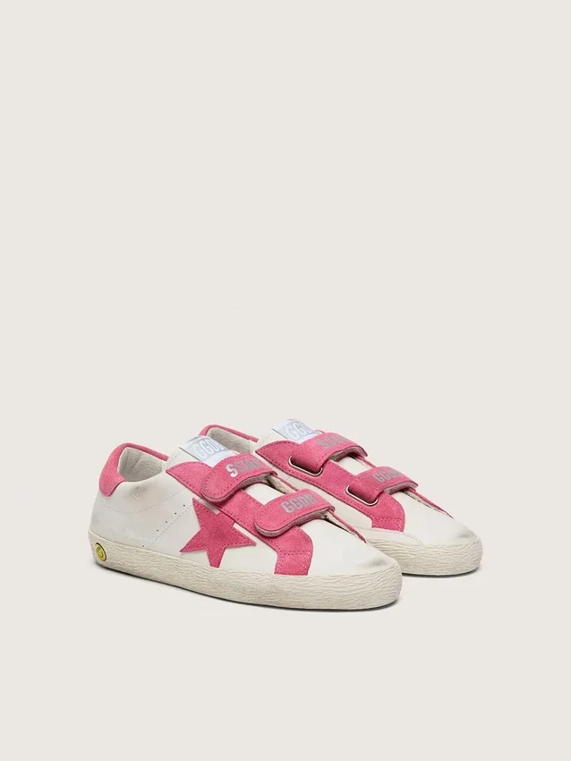 Modèle « Young Old School » en cuir crème avec étoile et empiècements en daim rose