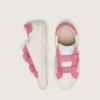 Modèle « Young Old School » en cuir crème avec étoile et empiècements en daim rose