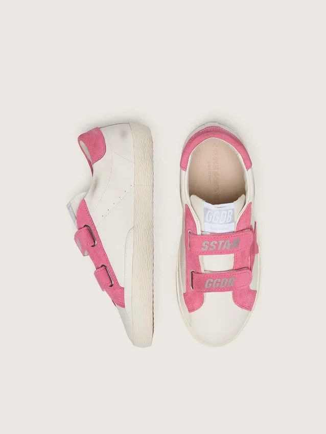 Modèle « Young Old School » en cuir crème avec étoile et empiècements en daim rose