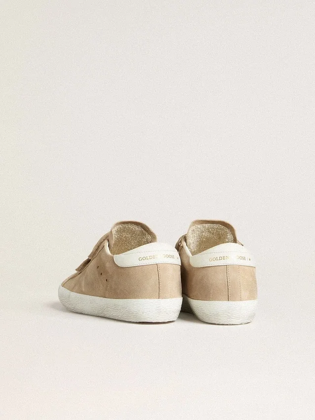 Old School pour femme en daim beige avec languette de talon en cuir blanc