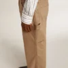 Pantalon beige pour homme avec empiècements