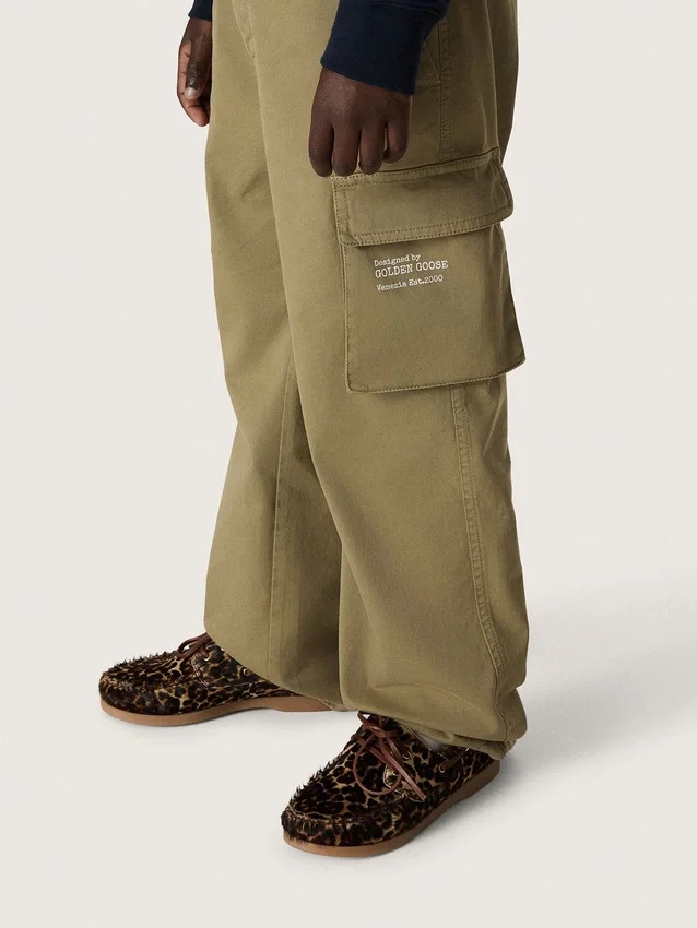 Pantalon cargo Journey pour garçon en gabardine de coton vert militaire avec imprimé