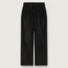 Pantalon pour femme en denim de coton noir avec un effet usé