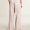 Pantalon pour femme en laine rose de coupe ajustée