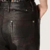 Pantalon pour femme en nappa bordeaux foncé à la finition vintage
