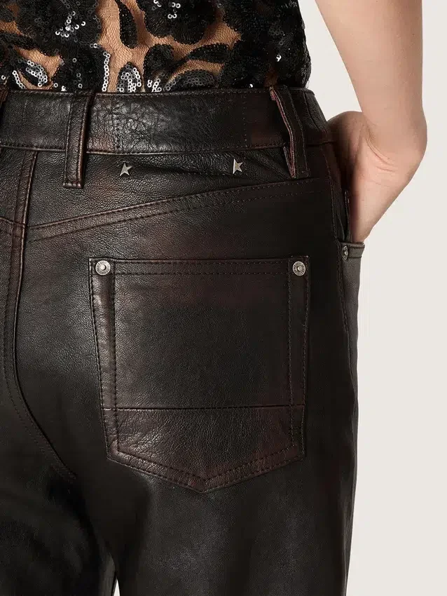 Pantalon pour femme en nappa bordeaux foncé à la finition vintage