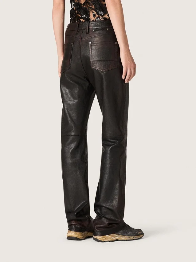 Pantalon pour femme en nappa bordeaux foncé à la finition vintage