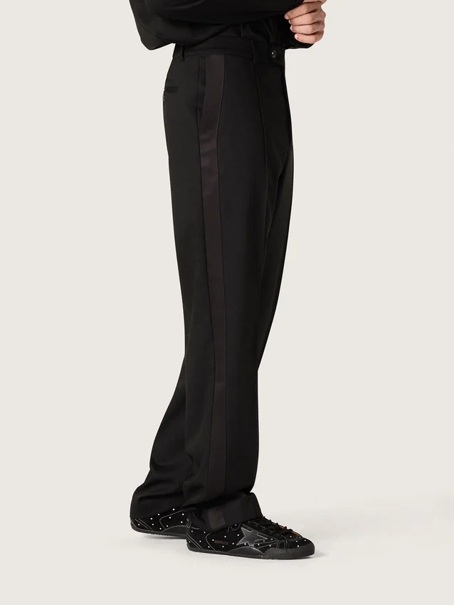 Pantalon pour homme en laine fine noire avec bande latérale en satin