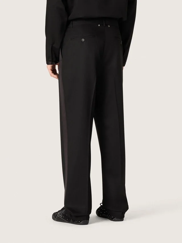 Pantalon pour homme en laine fine noire avec bande latérale en satin