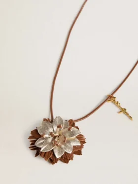 Pendentif en forme de fleur en cuir beige et champagne