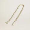 Pendentif en tissu tressé couleur beurre avec chaîne en laiton