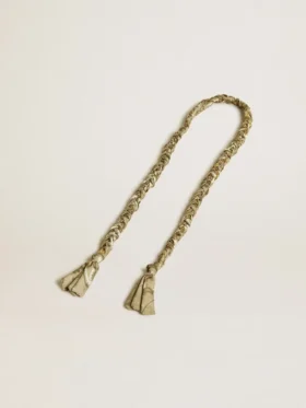 Pendentif en tissu tressé gris tourterelle avec chaîne en laiton