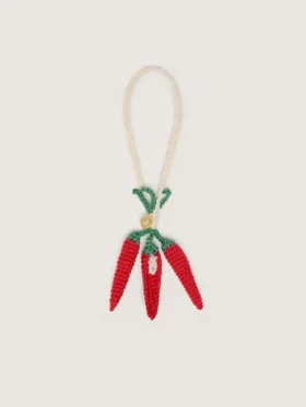 Pendentif piment en crochet de coton avec chaîne en crochet blanc