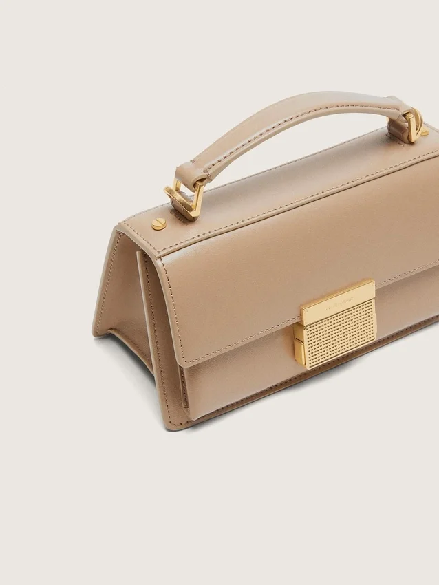 Petit sac Venezia en cuir beige à nervures avec détails dorés
