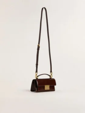 Petit sac Venezia en cuir laminé marron foncé avec des détails dorés