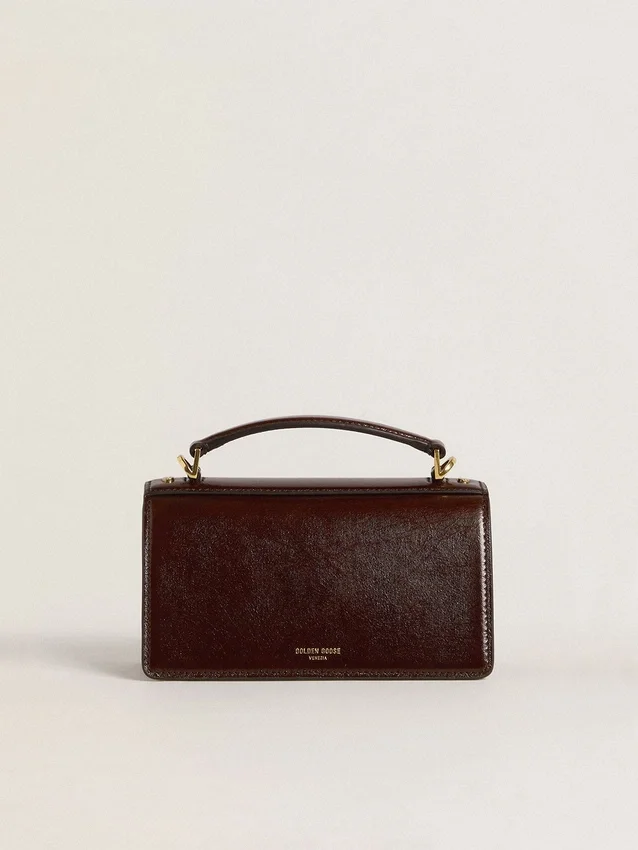 Petit sac Venezia en cuir laminé marron foncé avec des détails dorés