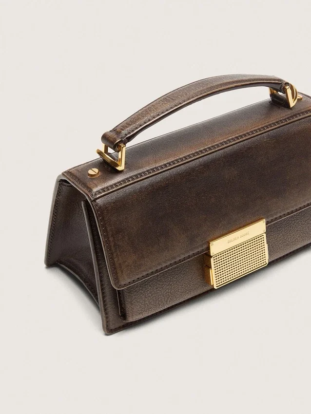 Petit sac Venezia en cuir marron foncé avec boucle dorée