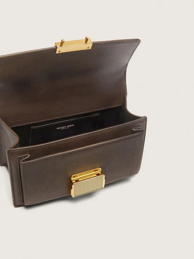 Petit sac Venezia en cuir marron foncé avec boucle dorée
