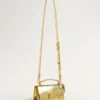 Petit sac Venezia en cuir métallisé doré avec détails dorés
