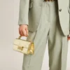 Petit sac Venezia en cuir métallisé doré avec détails dorés