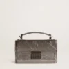 Petit sac Venezia en cuir métallisé gris anthracite avec des détails noirs