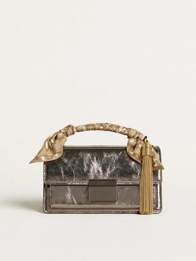 Petit sac Venezia en cuir métallisé gris anthracite avec des détails noirs