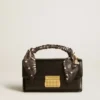 Petit sac Venezia en cuir noir gaufré avec foulard en soie et breloque