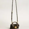 Petit sac Venezia en cuir noir gaufré avec foulard en soie et breloque