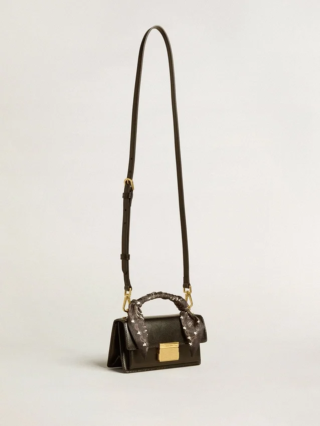 Petit sac Venezia en cuir noir rigide avec foulard en soie