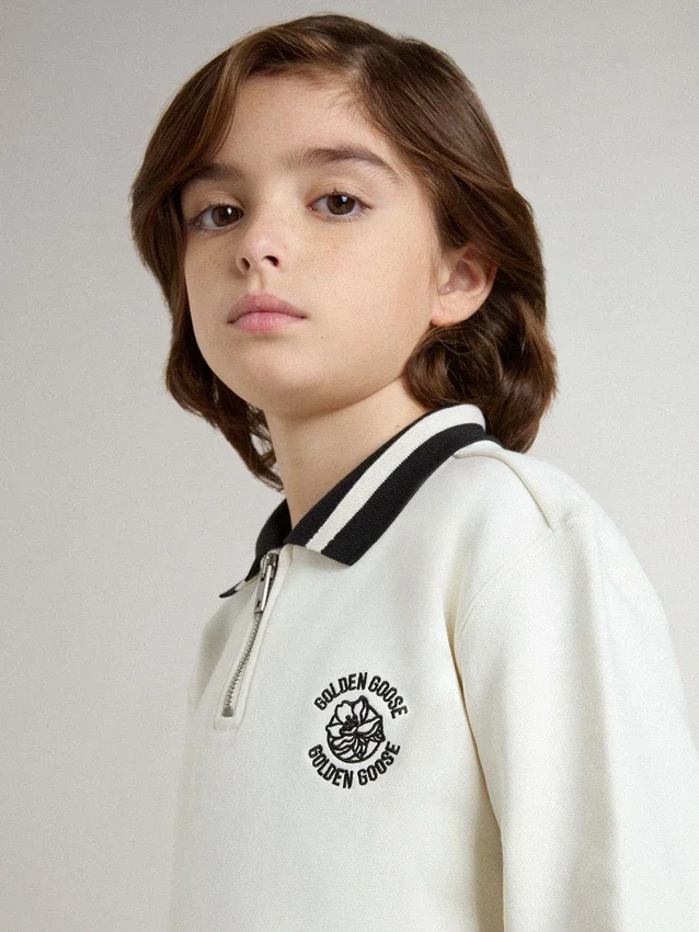 Polo sweat-shirt blanc en coton pour enfant avec broderie sur la poitrine et imprimé dans le dos