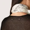 Pull à col rond pour femme avec motif jacquard floral noir