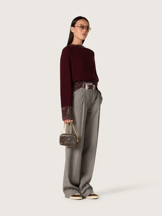 Pull à col rond pour femme en laine bordeaux avec broderie en strass