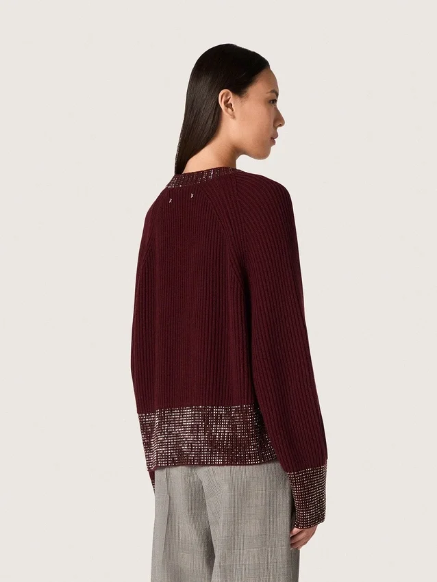Pull à col rond pour femme en laine bordeaux avec broderie en strass