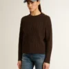 Pull à col rond pour femme en mélange de laine avec boutons dorés